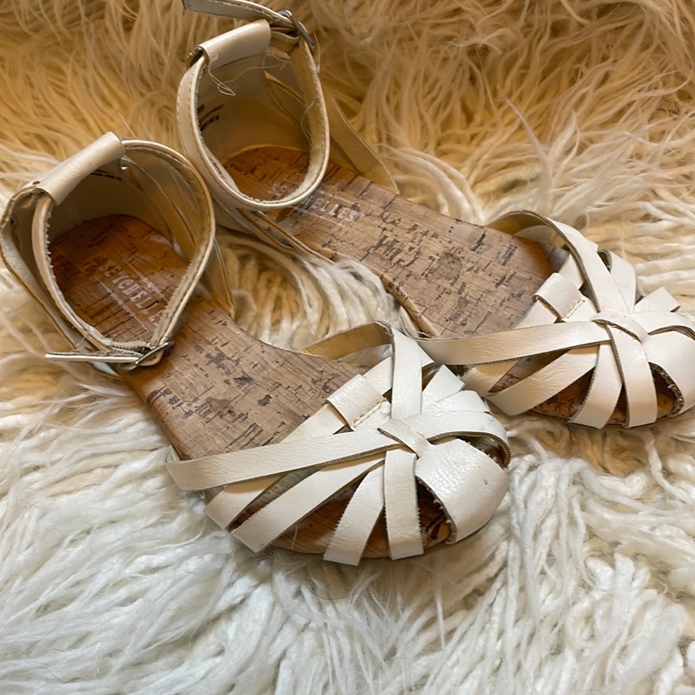 Seychelles white sandals sz 1